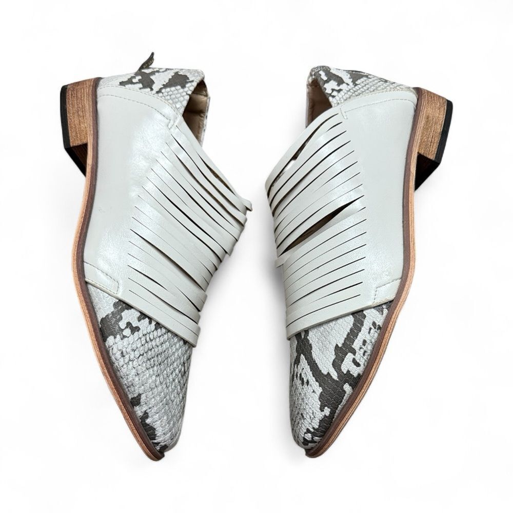 A Rider Girl White & Camo Gray Western Flat Shoes - Picture 2 of 6
